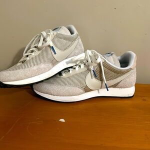 Thought these were women’s. Bought shoes and they were too big. Great condition.